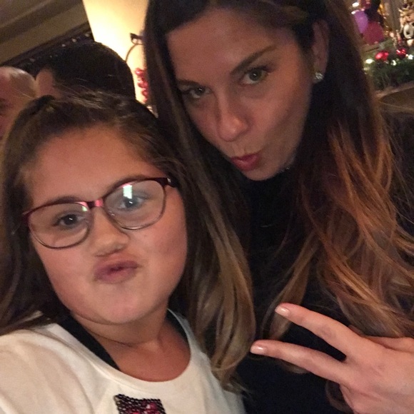 Meet your Posher, Jessica - Picture 1 of 2